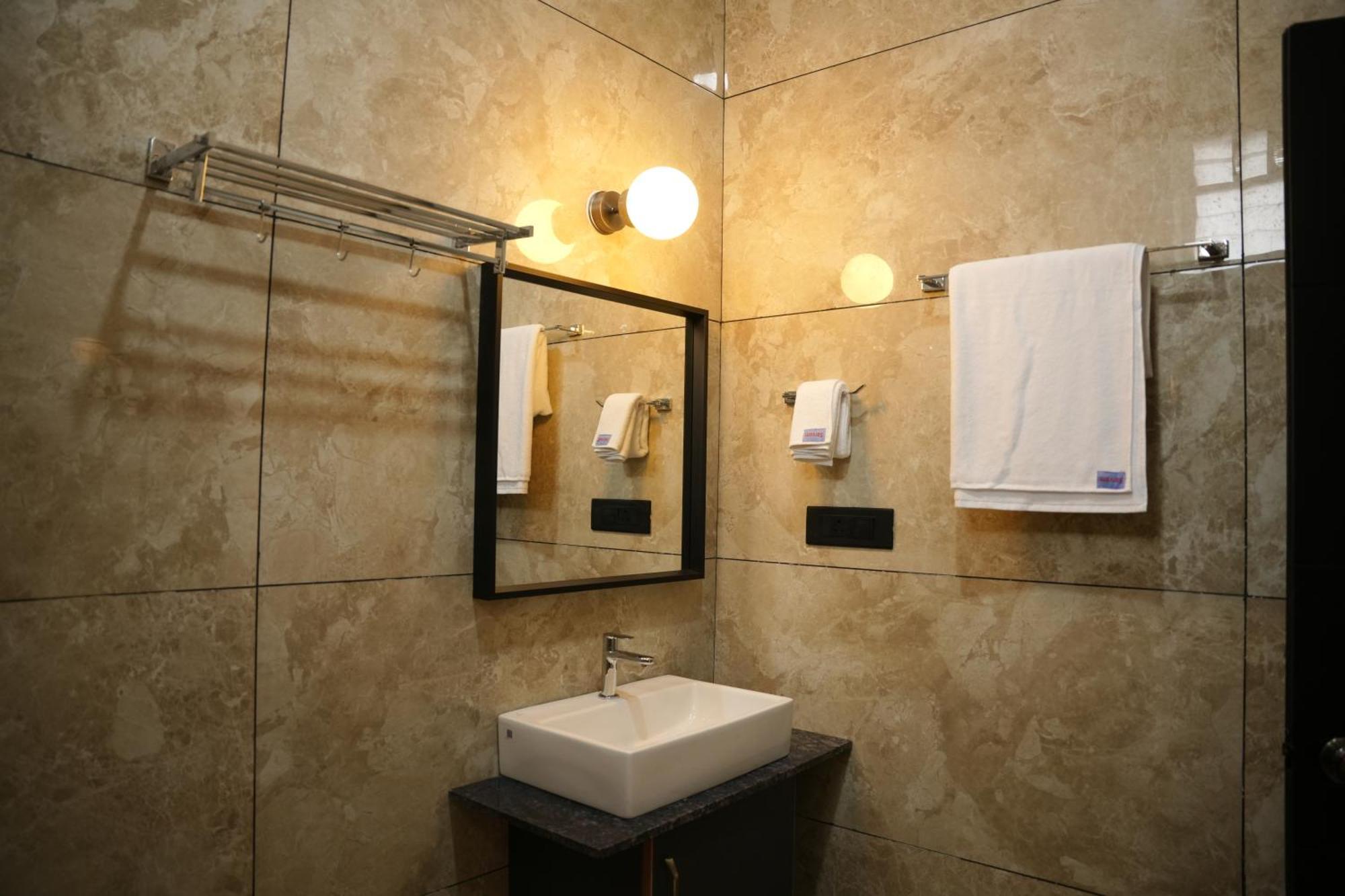 萨格尔 Sarvam Residency酒店 外观 照片